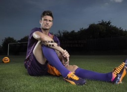 速雷体育-EAFC26新传奇卡名单震撼公布 伊涅斯塔、克罗斯、马塞洛等巨星闪耀入驻